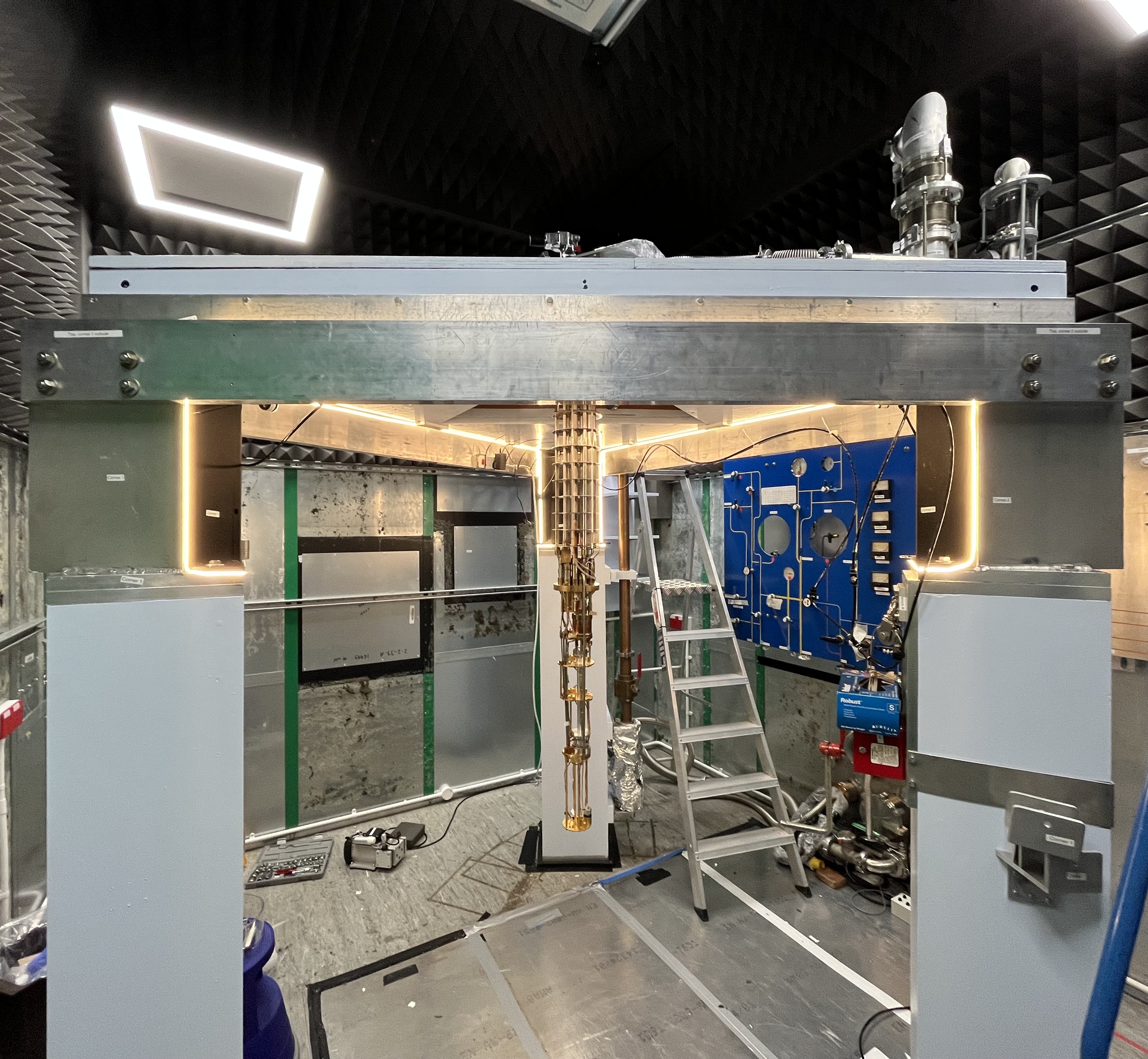 Low-temperature scanning tunneling microscope ATLAS constructed in Bristol University.